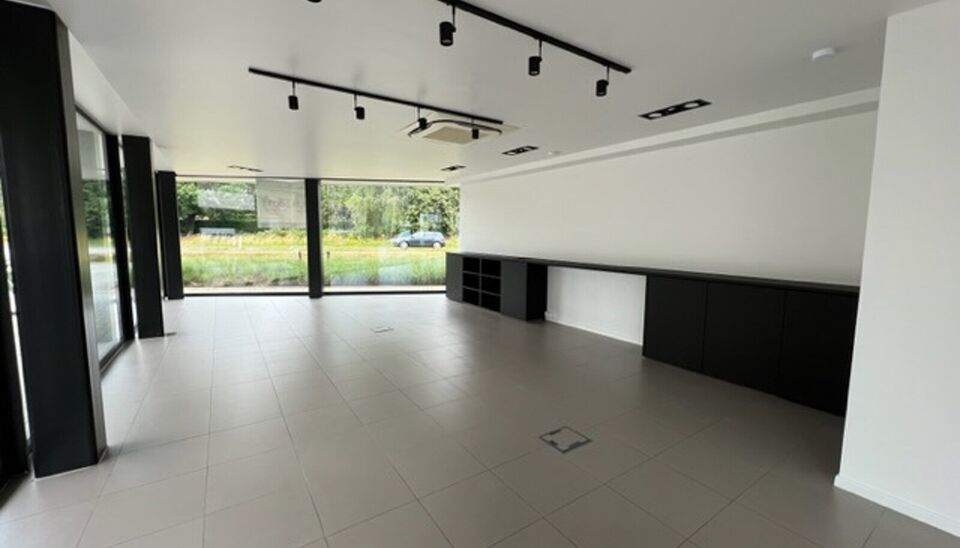 Commercieel gelijkvloers te huur in Ranst