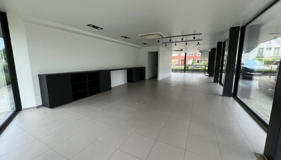 Commercieel gelijkvloers te huur in Ranst