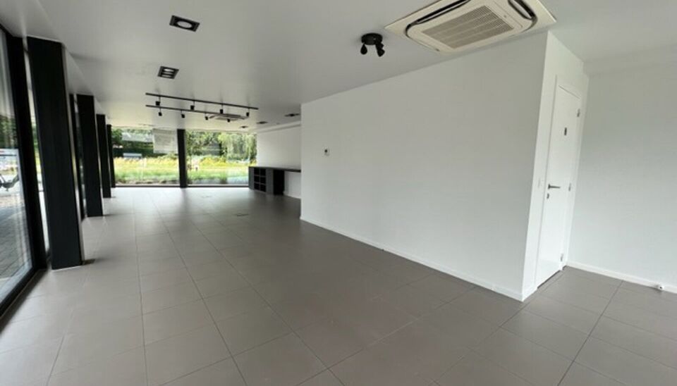 Commercieel gelijkvloers te huur in Ranst