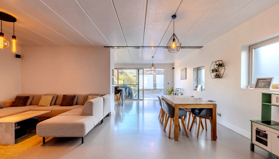 Gelijkvloerse verdieping te koop in Emblem