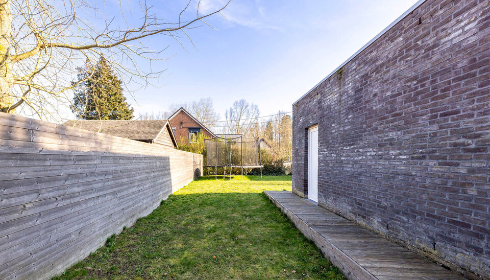 Gelijkvloerse verdieping te koop in Emblem